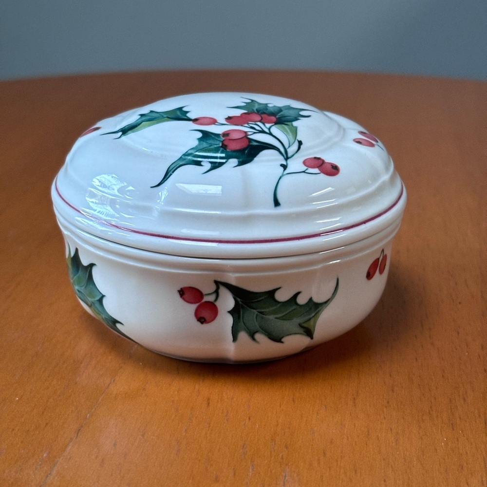 Villeroy & Boch small dish with lid
